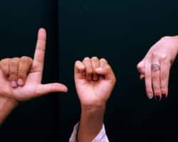 Ventajas y desventajas del lenguaje de señas